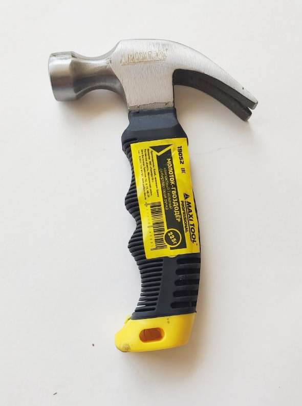 Молоток гвоздодер фиберглассовая 2К ручка 225г кованый MaxiTool Prof